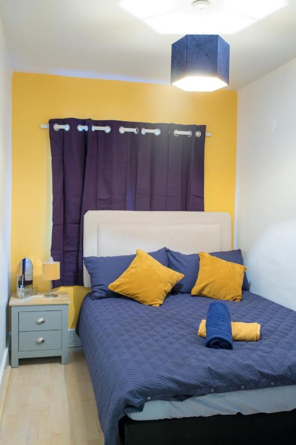 Exclusive Offers L Last-Minute Specials L Parking Free L Double Bed House L Uk L Gaming Room L Komfy 3 Bedroom Cottage With Riverview L Perfect For Short Or Long Stays Reading Extérieur photo