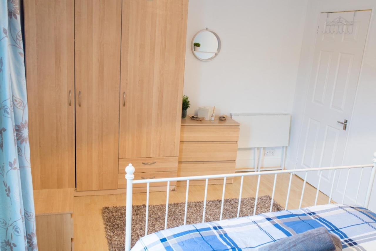 Exclusive Offers L Last-Minute Specials L Parking Free L Double Bed House L Uk L Gaming Room L Komfy 3 Bedroom Cottage With Riverview L Perfect For Short Or Long Stays Reading Extérieur photo