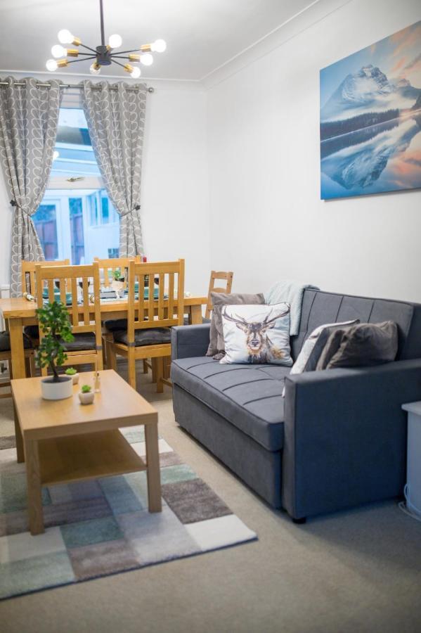 Exclusive Offers L Last-Minute Specials L Parking Free L Double Bed House L Uk L Gaming Room L Komfy 3 Bedroom Cottage With Riverview L Perfect For Short Or Long Stays Reading Extérieur photo