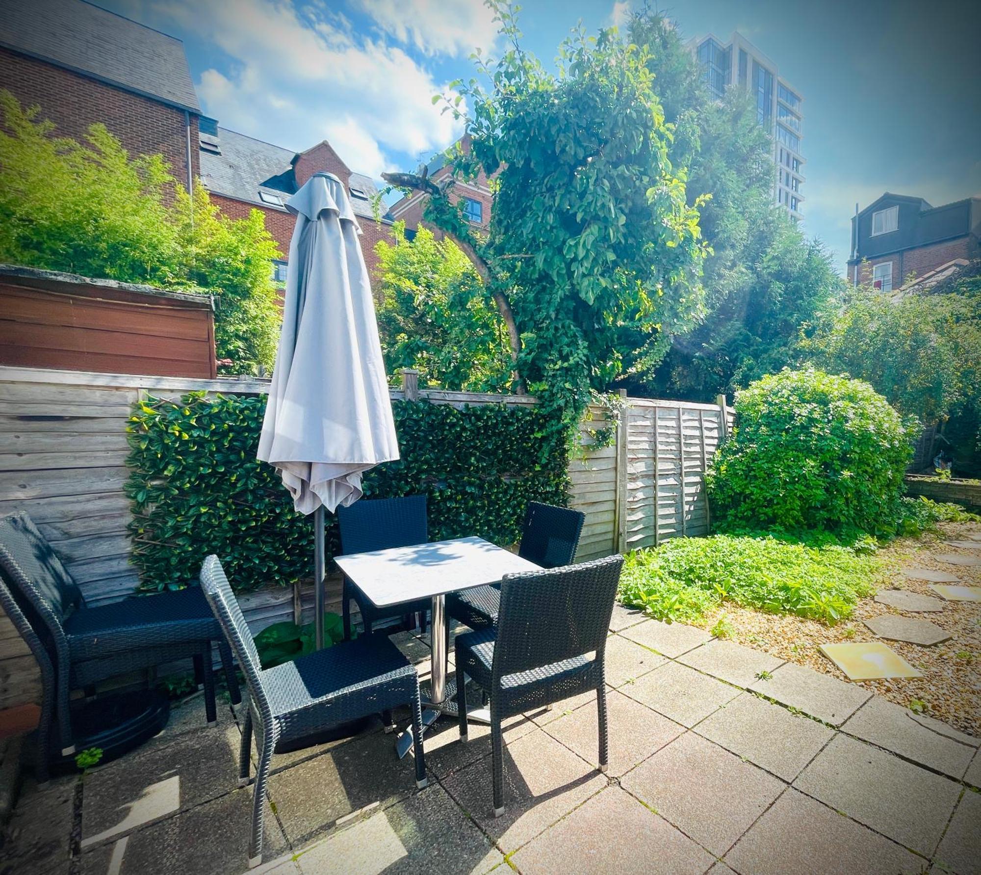 Exclusive Offers L Last-Minute Specials L Parking Free L Double Bed House L Uk L Gaming Room L Komfy 3 Bedroom Cottage With Riverview L Perfect For Short Or Long Stays Reading Extérieur photo